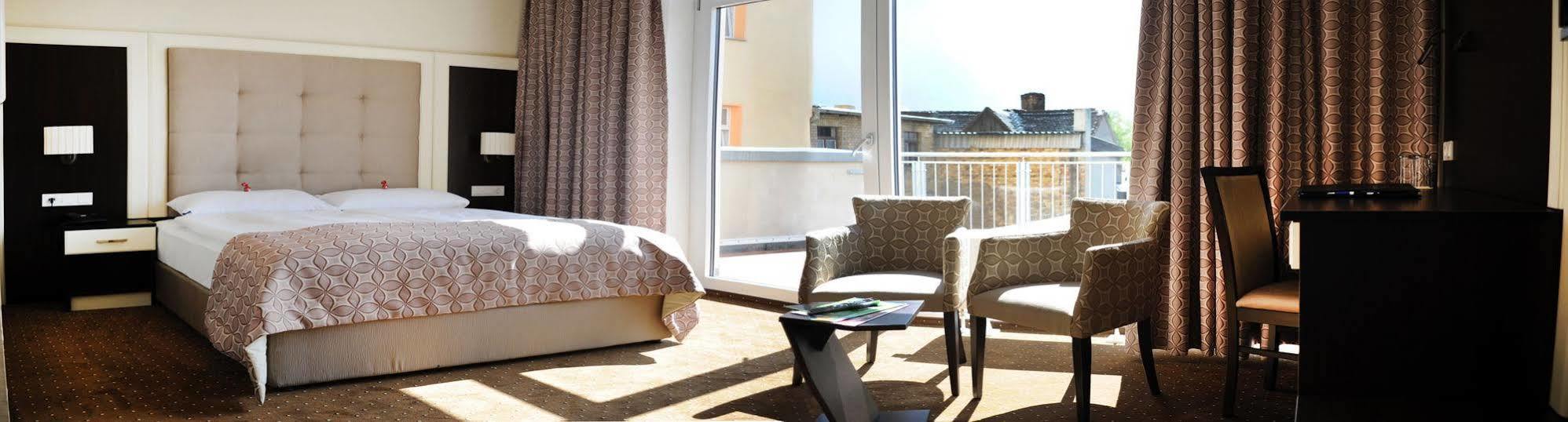 Hotel Atlas Halle Галль Экстерьер фото