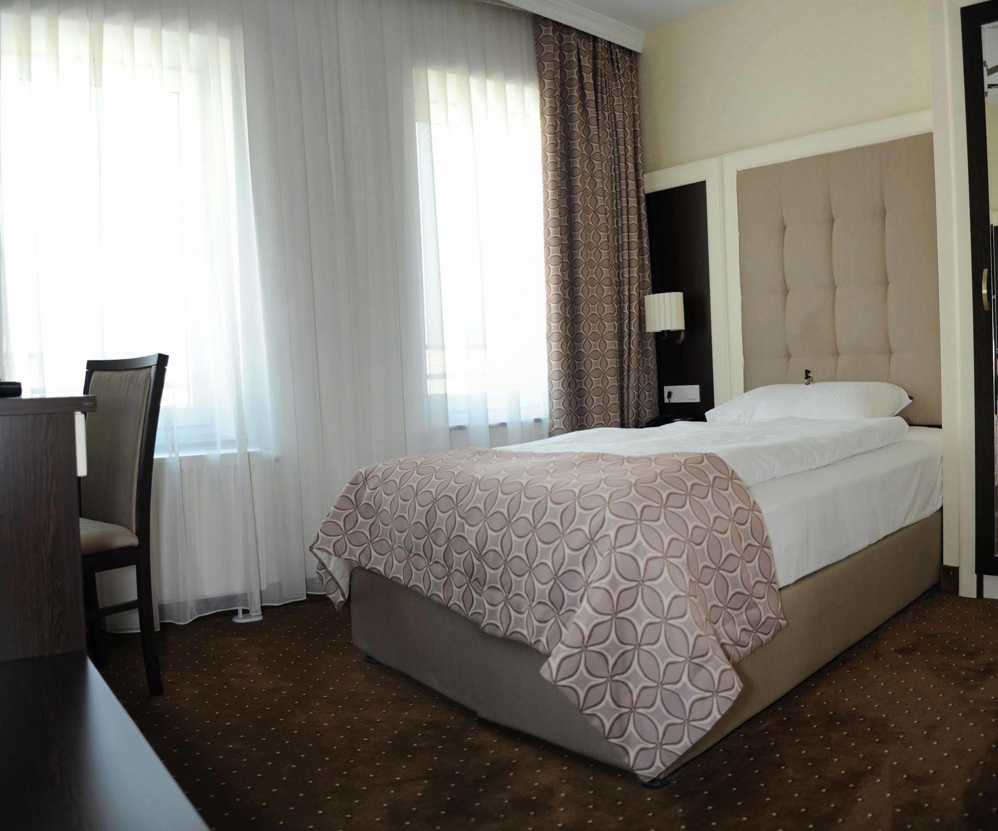 Hotel Atlas Halle Галль Экстерьер фото